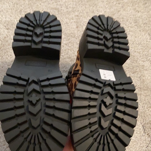 Sketchers Leopard Boots - Picture 4 of 5